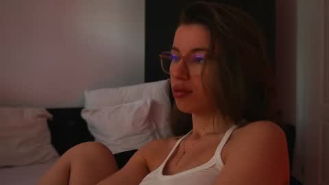 Snapshot of aelia_anara chatting on May 2026 04:42:01 AM Aelia online show from May 2026 04:42:01 AM
