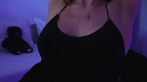 Snapshot of aelia_anara chatting on June 2026 04:03:01 AM Aelia online show from June 2026 04:03:01 AM