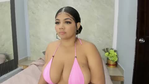 Snapshot of afrodita_roos_ chatting on June 2026 01:02:01 PM Afrodita Ross online show from June 2026 01:02:01 PM