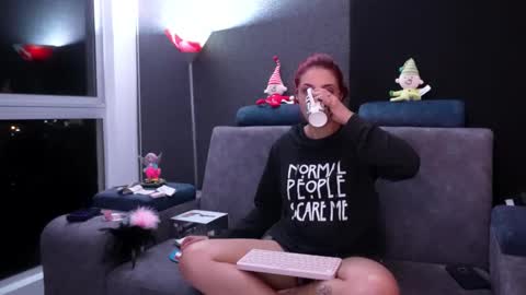 Agata Collinss online show from December 2025 08:01:02 AM