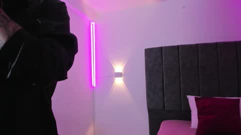 Agata Liz  online show from November 2025 04:18:02 PM