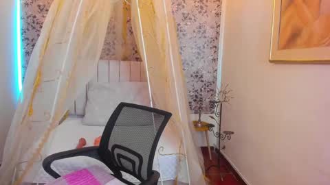 Snapshot of agatha_rusell chatting on February 2025 04:25:02 PM agatha online show from February 2025 04:25:02 PM