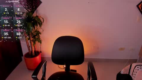 Snapshot of agatha_vixen chatting on February 2025 12:38:02 PM Agatha vixen online show from February 2025 12:38:02 PM