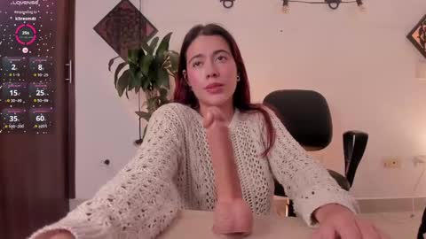 Snapshot of agatha_vixen chatting on February 2025 03:21:01 PM Agatha vixen online show from February 2025 03:21:01 PM