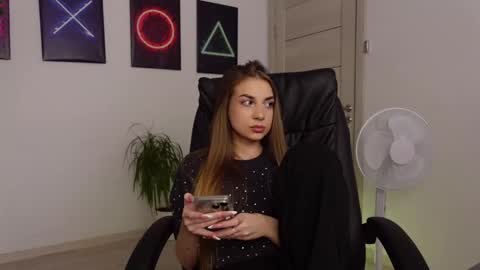 Agelina Lilly Laura online show from February 2025 09:49:01 AM