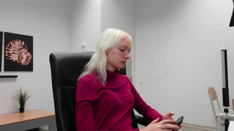 Agelina Lilly Laura online show from September 2025 05:52:02 AM