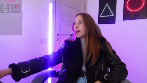 Agelina Lilly Laura online show from September 2025 02:43:01 PM