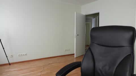 Agelina Lilly Laura online show from April 2026 12:03:01 PM