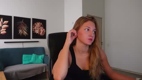 Agelina Lilly Laura online show from August 2026 05:54:02 AM