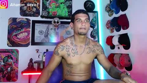 Snapshot of aharon_sexo1 chatting on January 2025 06:17:01 AM Aharon Zamora online show from January 2025 06:17:01 AM
