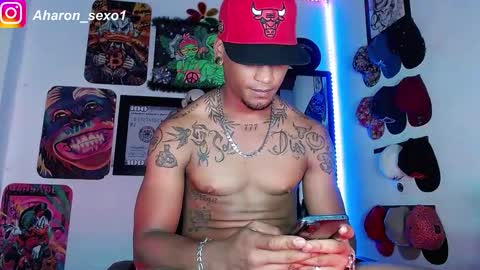 Snapshot of aharon_sexo1 chatting on January 2025 10:56:01 AM Aharon Zamora online show from January 2025 10:56:01 AM