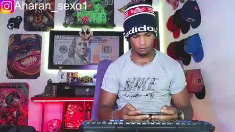 Snapshot of aharon_sexo1 chatting on February 2025 06:12:02 AM Aharon Zamora online show from February 2025 06:12:02 AM