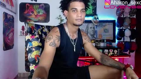 Snapshot of aharon_sexo1 chatting on October 2025 01:24:01 AM Aharon Zamora online show from October 2025 01:24:01 AM