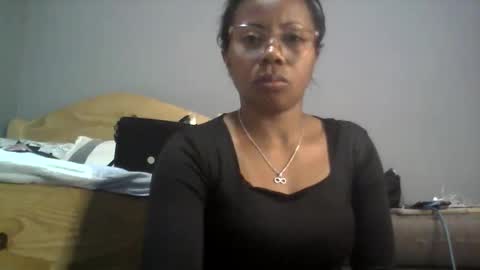 Snapshot of aicha_boobs chatting on September 2025 04:20:02 PM Aicha boobs online show from September 2025 04:20:02 PM