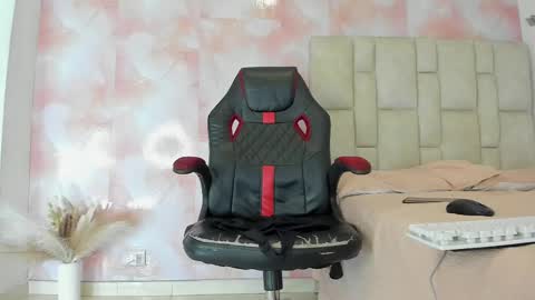 karoline  online show from March 2025 11:42:02 PM