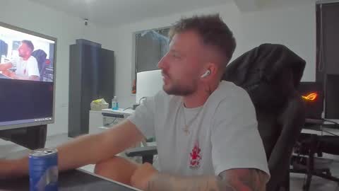 Snapshot of aidenmatthew chatting on September 2025 03:06:02 PM Aiden online show from September 2025 03:06:02 PM