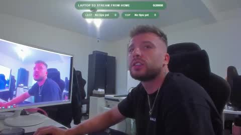 Snapshot of aidenmatthew chatting on October 2025 06:21:01 PM Aiden online show from October 2025 06:21:01 PM