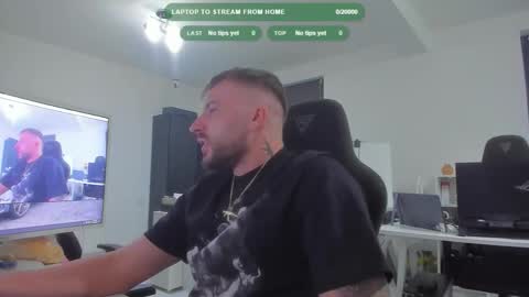 Snapshot of aidenmatthew chatting on October 2025 08:53:02 PM Aiden online show from October 2025 08:53:02 PM