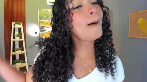 Alisson online show from April 2026 07:36:01 PM