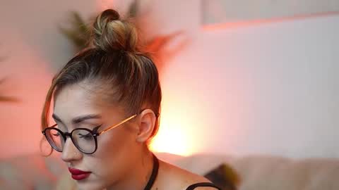  Aileen  online show from November 2025 07:13:01 PM