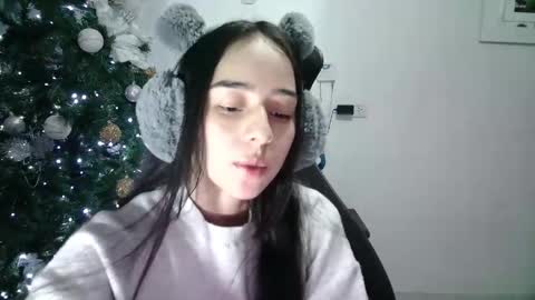 Snapshot of aineangeel chatting on January 2025 12:44:02 AM AINE online show from January 2025 12:44:02 AM