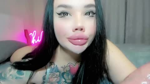 Aira online show from April 2026 01:19:01 AM