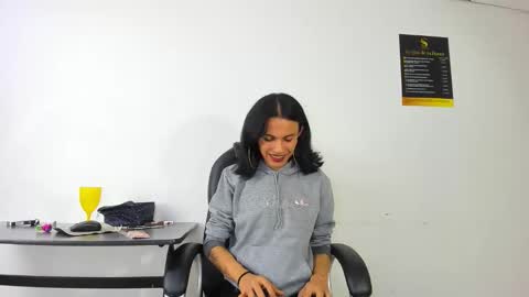 Aisha online show from November 2025 04:54:02 AM