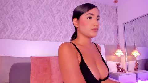 Aisha online show from October 2025 05:43:01 PM