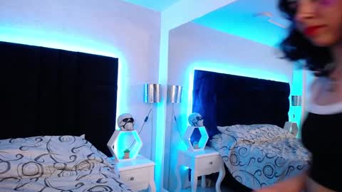 A K A N E  U W U online show from December 2024 01:13:02 AM