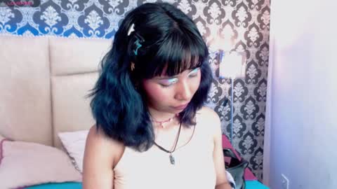 A K A N E  U W U online show from January 2025 12:24:01 PM