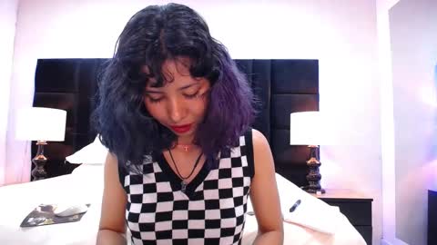 A K A N E  U W U online show from February 2025 04:53:02 PM