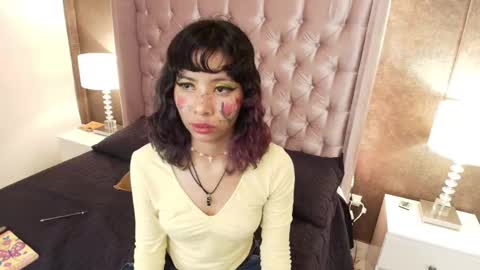 A K A N E  U W U online show from February 2025 04:42:02 PM