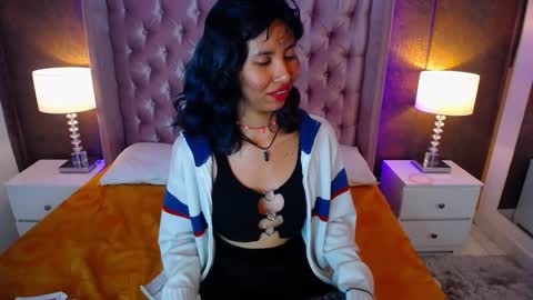 A K A N E  U W U online show from March 2025 09:18:02 AM