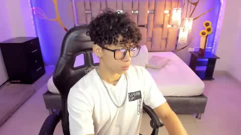 akazaboy online show from March 2025 04:28:01 AM