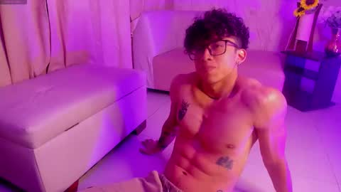 akazaboy online show from November 2025 05:06:02 AM