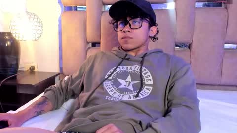 akazaboy online show from February 2026 04:32:01 AM