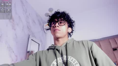 Snapshot of akazaboy chatting on April 2026 05:36:02 AM akazaboy online show from April 2026 05:36:02 AM