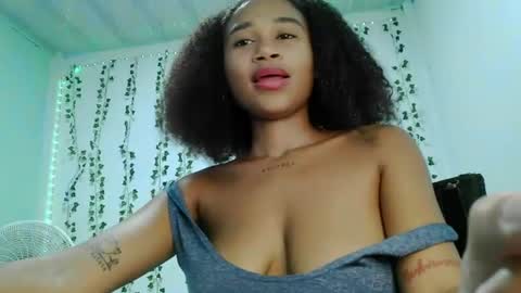 akemy_saunderz online show from June 2026 09:28:02 PM