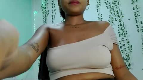 akemy_saunderz online show from July 2026 05:10:02 AM