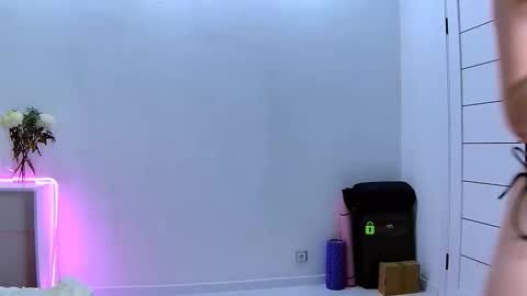 Snapshot of akerya chatting on February 2026 12:54:01 AM Hi Im Oli online show from February 2026 12:54:01 AM