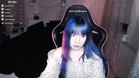 akirahartyx online show from November 2025 04:13:02 PM