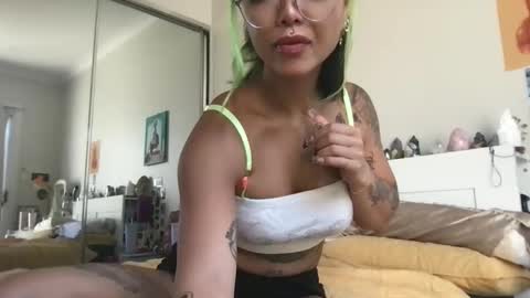 Snapshot of akirazayy chatting on December 2025 10:37:02 PM Akira Zay online show from December 2025 10:37:02 PM