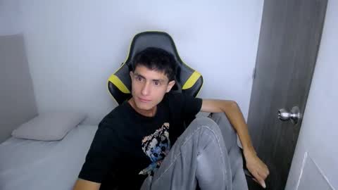 Akyra latin online show from February 2026 12:01:02 PM