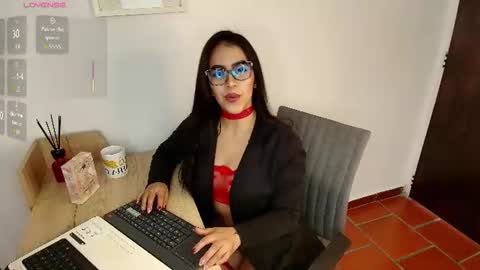 alahiacolucci online show from June 2026 01:09:02 PM