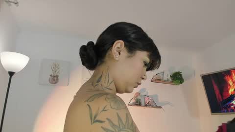 Snapshot of alaiarogerss chatting on June 2026 10:43:02 AM online show from June 2026 10:43:02 AM