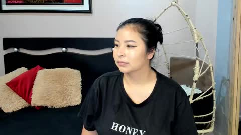 Snapshot of alaiasmile_ chatting on March 2025 12:01:02 PM online show from March 2025 12:01:02 PM