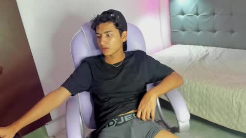 Snapshot of alamgrey_ chatting on October 2025 03:43:01 PM Alam online show from October 2025 03:43:01 PM