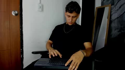 alan__smith online show from December 2025 08:04:01 PM