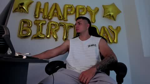 Snapshot of alan_muscle chatting on January 2025 08:22:01 AM Alan online show from January 2025 08:22:01 AM