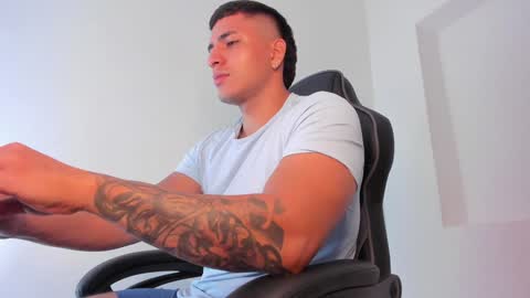 Snapshot of alan_muscle chatting on February 2025 06:13:01 PM Alan online show from February 2025 06:13:01 PM